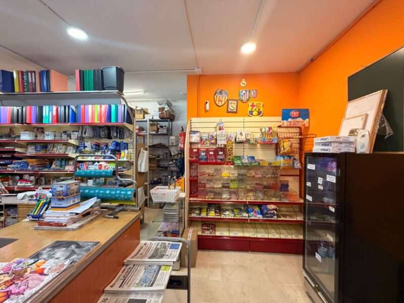 Traspaso papelería–librería con prensa, revistas, artículos de regalo y Loterías del Estado