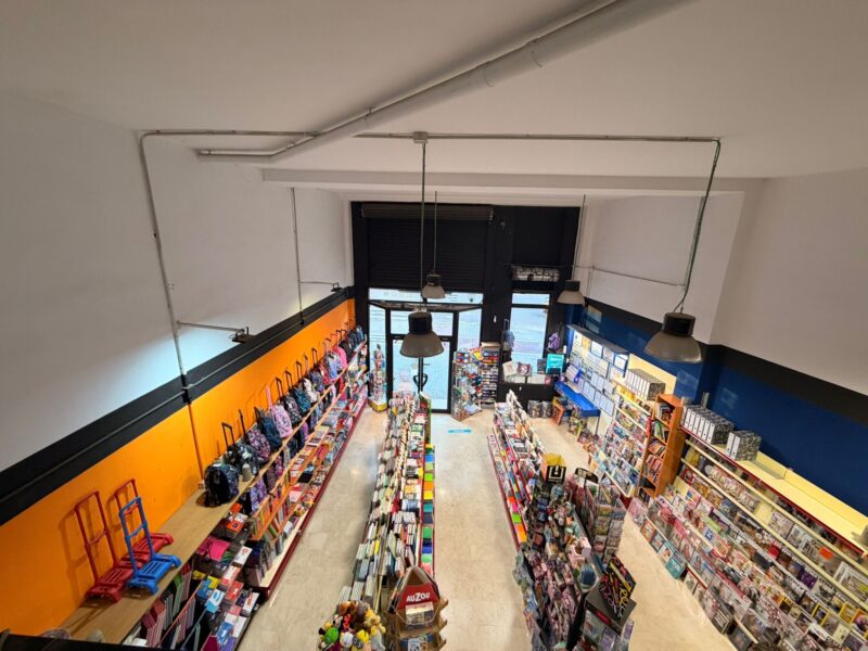 Traspaso papelería–librería con prensa, revistas, artículos de regalo y Loterías del Estado