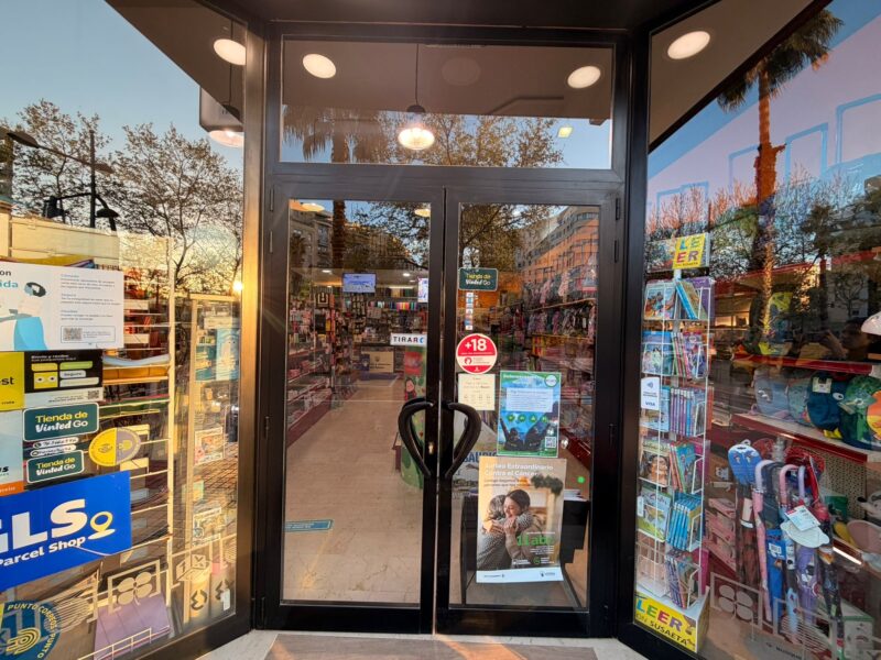 Traspaso papelería–librería con prensa, revistas, artículos de regalo y Loterías del Estado