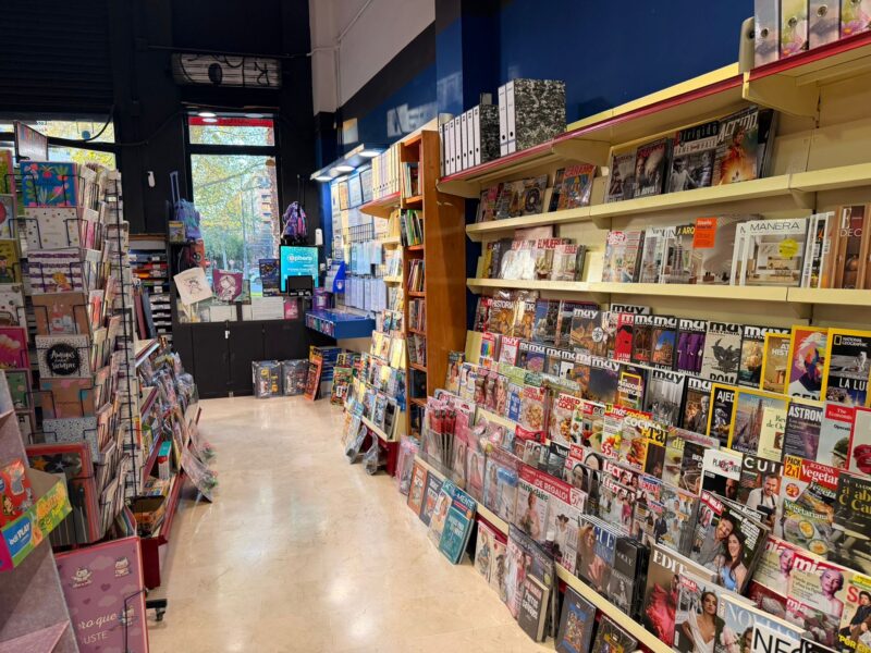 Traspaso papelería–librería con prensa, revistas, artículos de regalo y Loterías del Estado