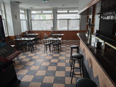 Pastelería, cafetería, con obrador, cocina y terraza
