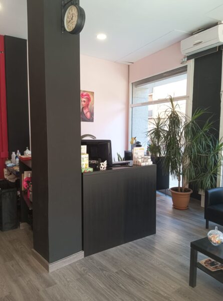 TRASPÀSO PELUQUERIA CON CARTERA DE CLIENTES