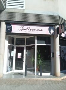 TRASPÀSO PELUQUERIA CON CARTERA DE CLIENTES