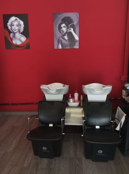 TRASPÀSO PELUQUERIA CON CARTERA DE CLIENTES