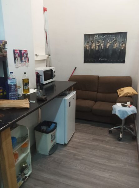 TRASPÀSO PELUQUERIA CON CARTERA DE CLIENTES