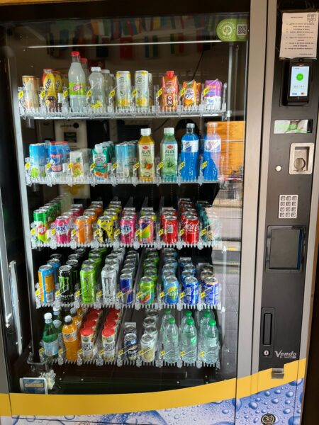 Se vende negocio local de maquinas de vending