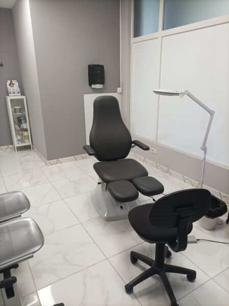 Venta de clínica de podología y fisioterapia con local