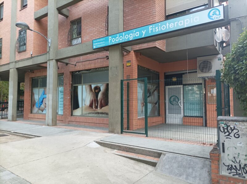 Venta de clínica de podología y fisioterapia con local