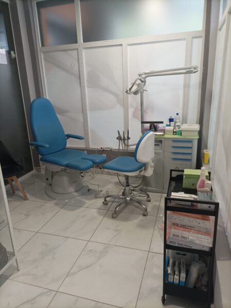 Venta de clínica de podología y fisioterapia con local