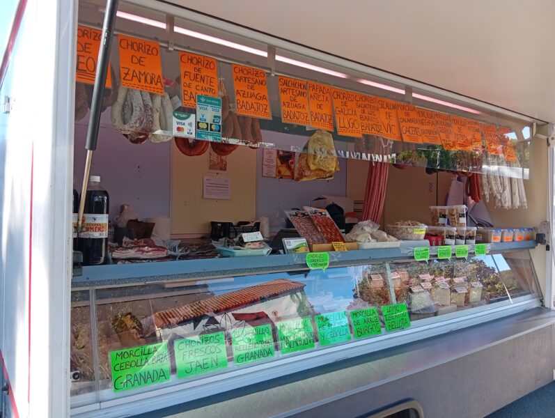 Traspaso de puesto de alimentación en 4 mercados