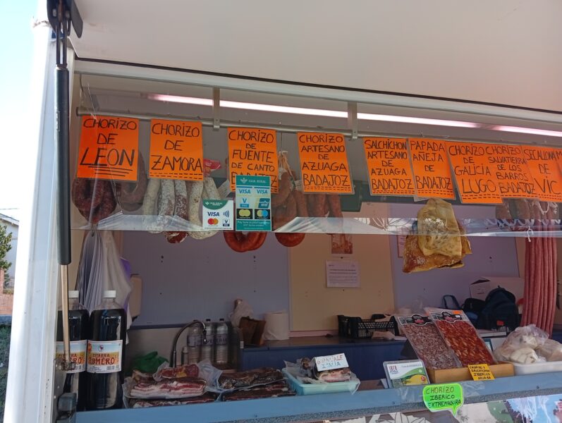 Traspaso de puesto de alimentación en 4 mercados