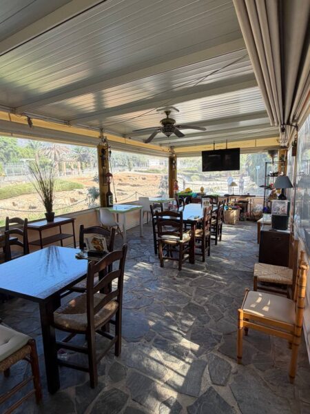 Traspaso de bar-restaurante con terraza en Fuengirola